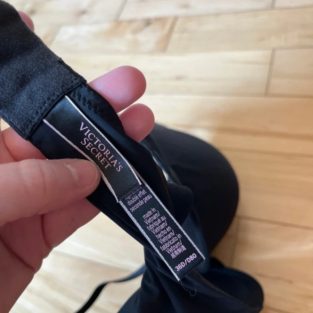 Victoria’s Secret Bra Size 36D - Picture 3 of 3